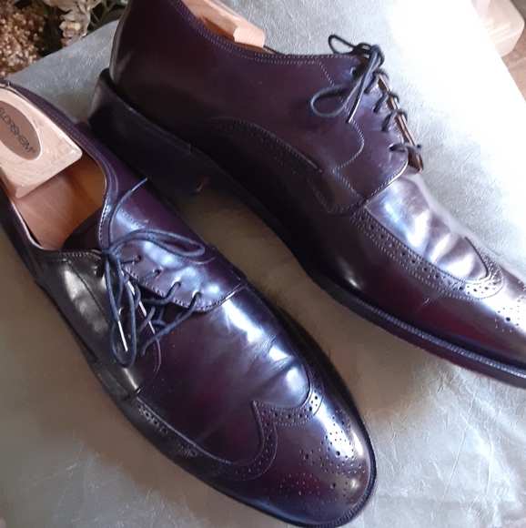 Johnston and Murphy,  Classic Brown Dress or Business Wingtips, Size 11 - Picture 3 of 10